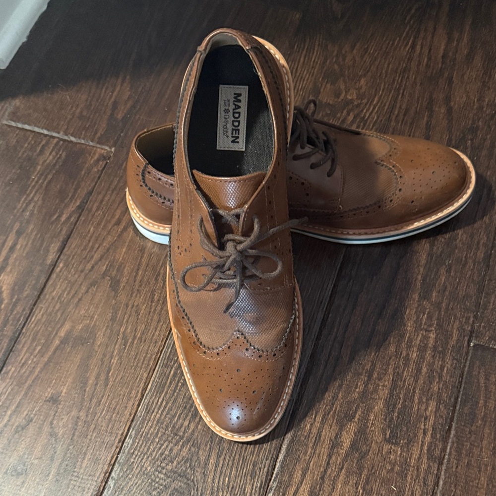 Steve Madden Tan Wingtip Derby Shoes